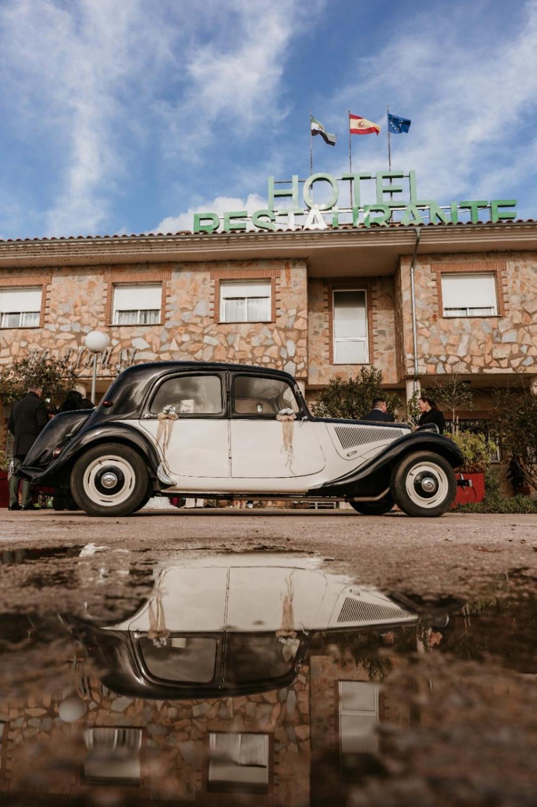 Hotel Restaurante Sostenible La Laguna Brozas Exterior photo
